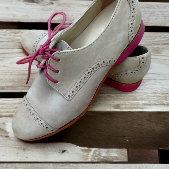 Cole Haan Women's Shoes Eyelet Tip Cream Suede 7 1/2 B Rose Sole - Picture 2 of 7